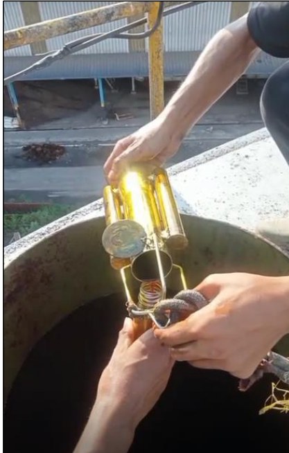 Aktivitas pengambilan sampel atau penanganan cairan